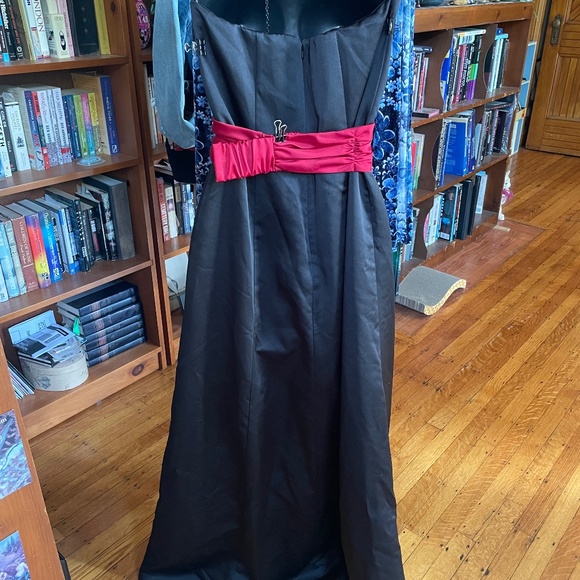 David's Bridal Dress - Strapless - W/Belt - Style 81599DC - Size 6 - Black Satin - Picture 6 of 9